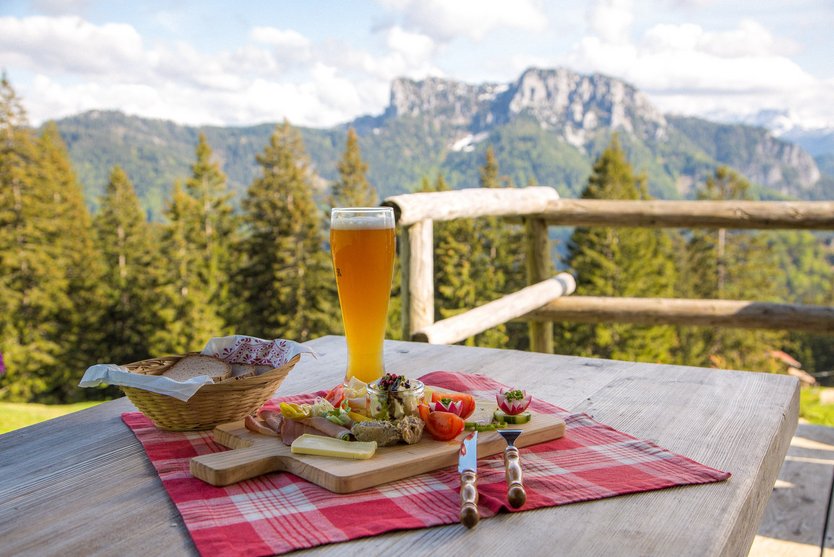 Brotzeit auf der Haaralm